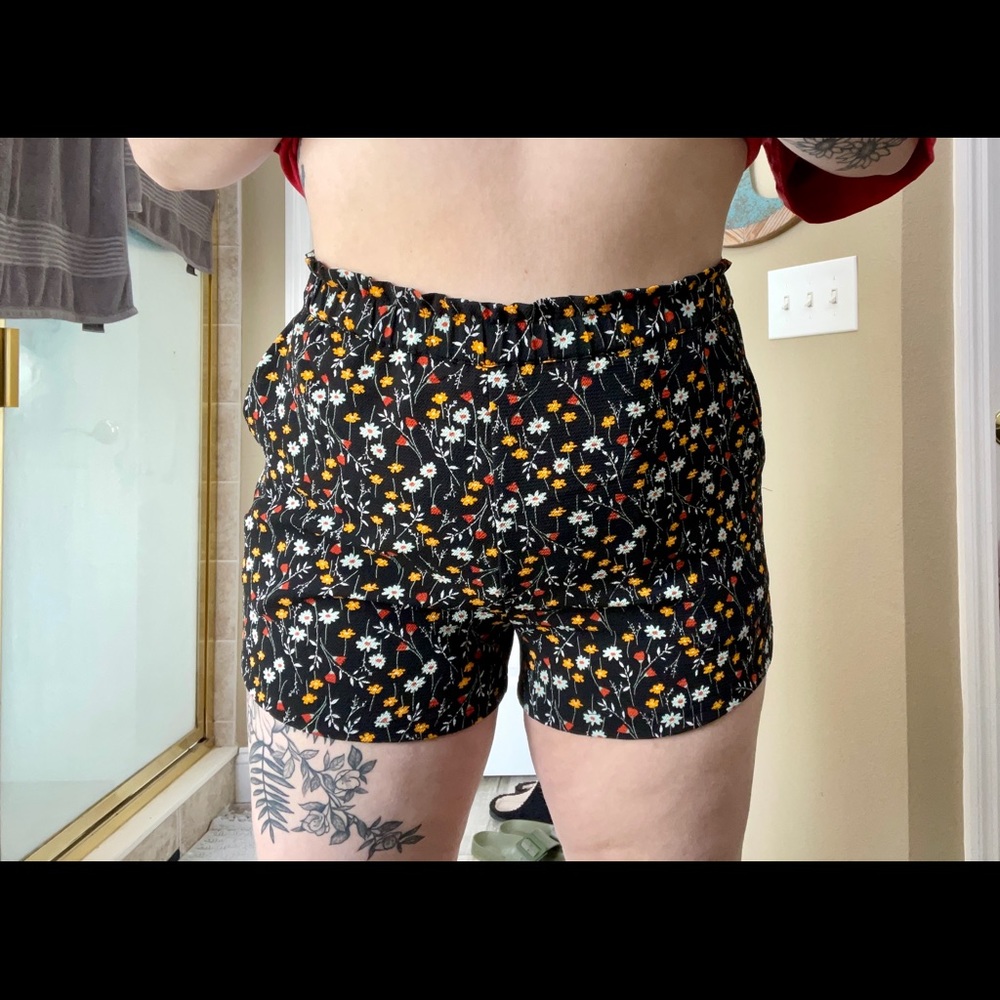 H&M high-waisted floral shorts